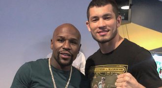 Co zažili při striptýzu. Bojovník z Prahy Muradov byl u boháče Mayweathera