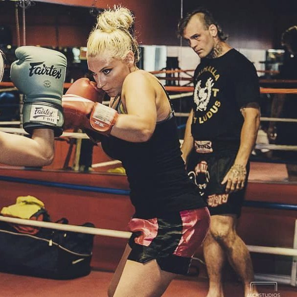 MMA bojovnice Brye Anne Russillo při tréninku