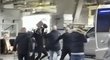 Irský MMA bojovník Conor McGregor napadl protivníkův autobus