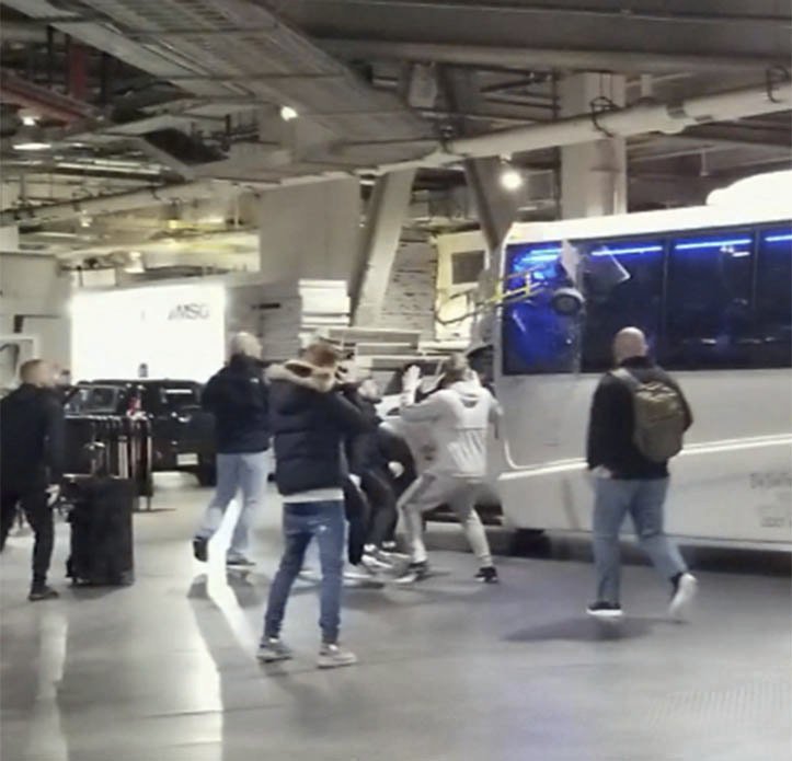 Irský MMA bojovník Conor McGregor napadl protivníkův autobus