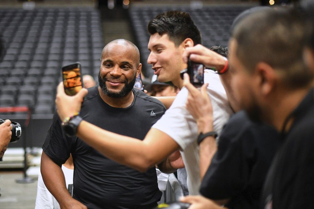 World MMA Heavyweight šampión Daniel Cormier během tréninku v anaheimském Honda Center