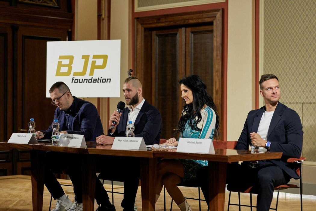 Bojovník UFC Jiří Procházka založil nadaci BJP Foundation