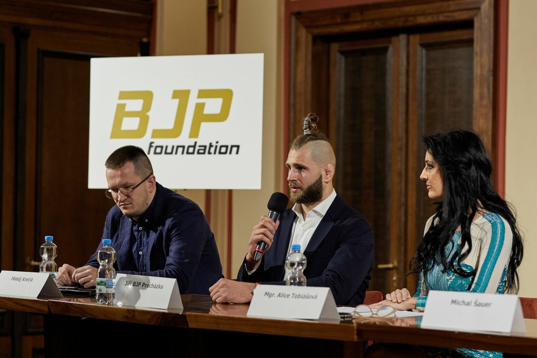 Bojovník UFC Jiří Procházka založil nadaci BJP Foundation