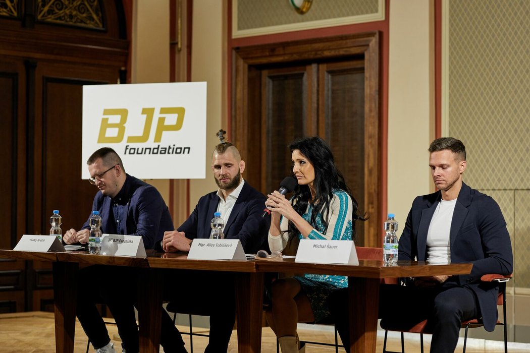 Bojovník UFC Jiří Procházka založil nadaci BJP Foundation