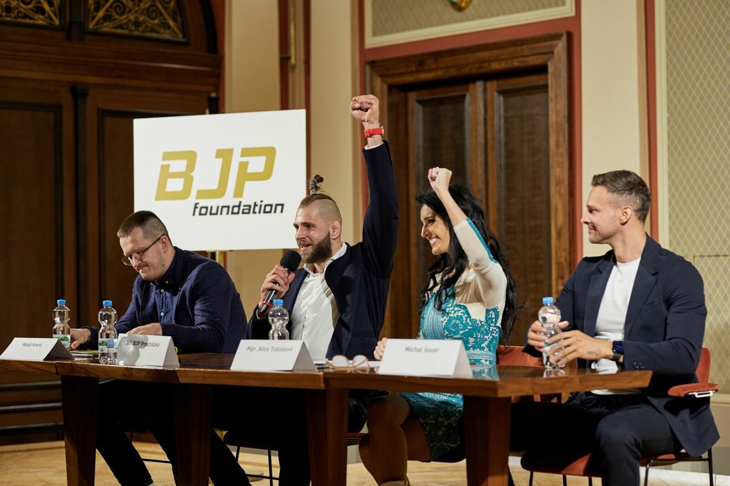 Bojovník UFC Jiří Procházka založil nadaci BJP Foundation