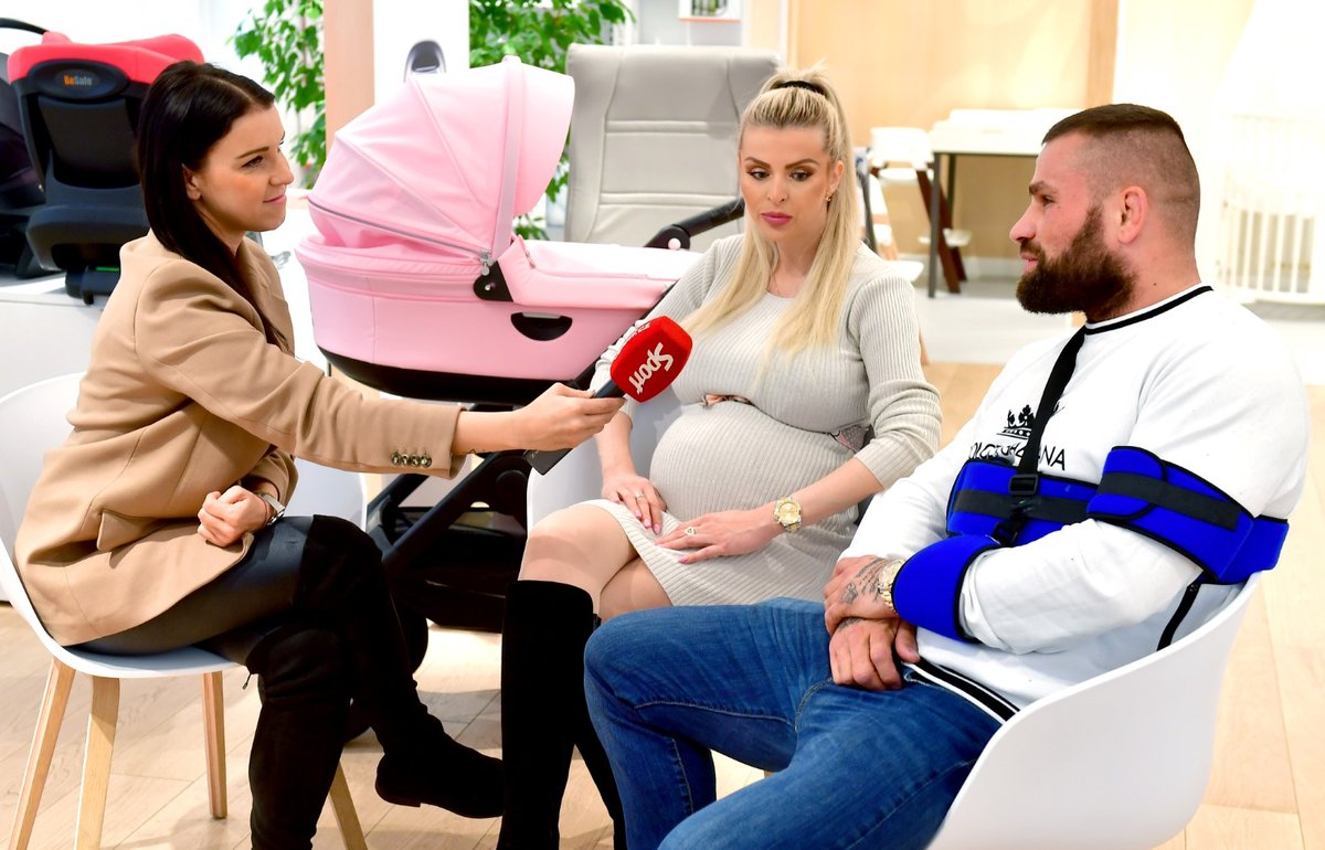 Karlosova Lela dobře ví, že snaha udržet bijce doma místo tréninku by asi neslavila úspěch...