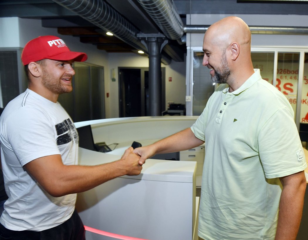 Český zápasník MMA Patrik Kincl v rozhovor se šéfredaktorem deníku Sport Lukášem Tomkem