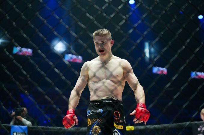 I druhý Brichtův titulový pokus v KSW končí nezdarem. Polák jej ukončil škrcením I druhý Brichtův titulový pokus v KSW končí nezdarem. Polák jej ukončil škrcením