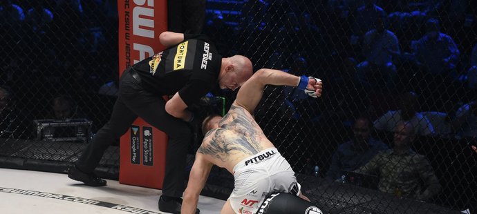 Patrik Kincl porazil na akci KSW 61 Tomasze Romanowského