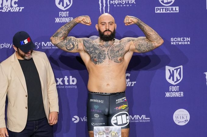 Martínek jde proti o deset kilo těžšímu titánovi: Musím poslouchat víc mozek než srdce Martínek jde proti o deset kilo těžšímu titánovi: Musím poslouchat víc mozek než srdce