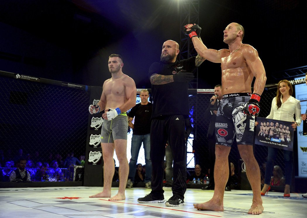 Bývalý fotbalista Miroslav Slepička se radoval z první výhry v MMA