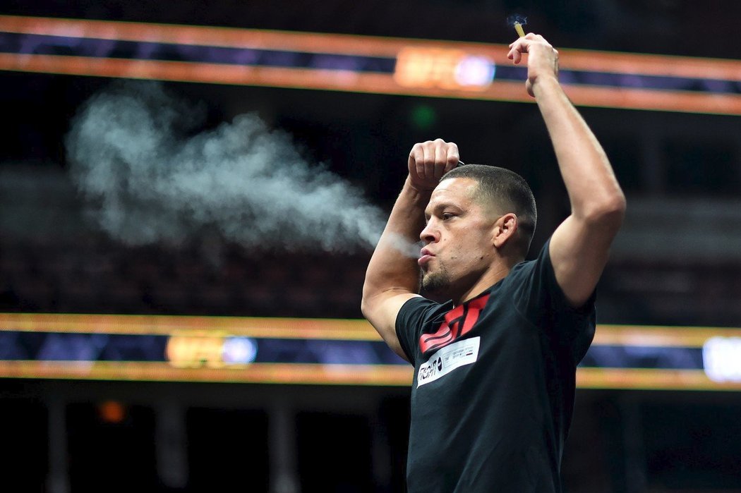 Nate Diaz si zapálil během středečního tréninku v anaheimské hale Honda Centre