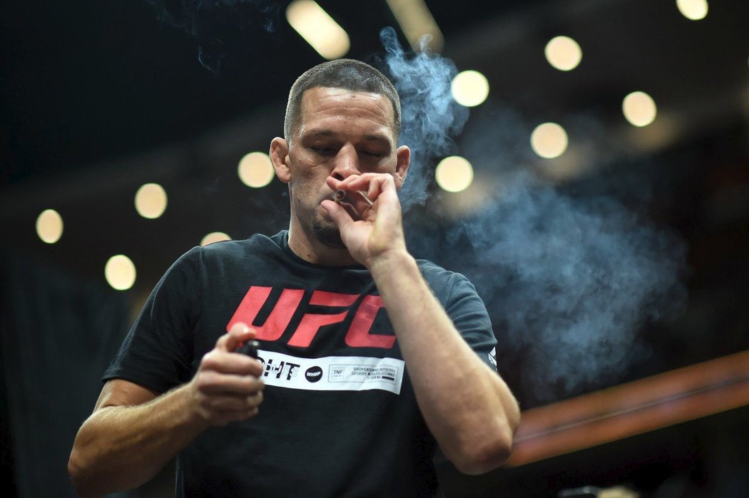 Nate Diaz si zapálil během středečního tréninku v anaheimské hale Honda Centre