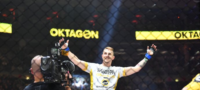 Herec Jakub Štáfek ukázal, že má talent i pro MMA