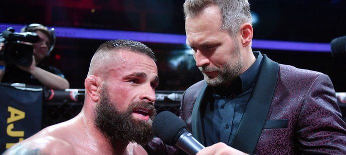 Promotér MMA Ondřej Novotný i zápasník Karlos Vémola si cení Milana Hniličky za udělení výjimky pro Oktagon 17