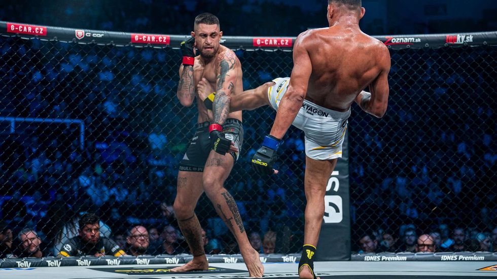 Daniel Ligocki bojoval na turnaji Oktagonu v Brně deset minut s vykloubeným prstem