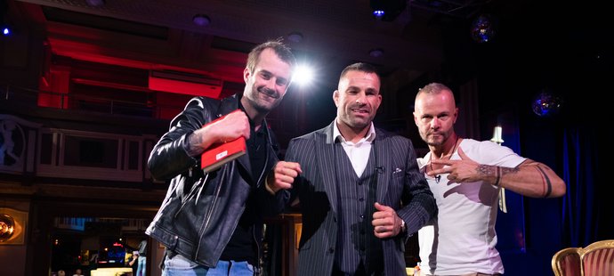 V novém díle sportovní KARLOS SHOW se představili umělci Petr Poláček (vlevo) a Braňo Polák (vpravo)