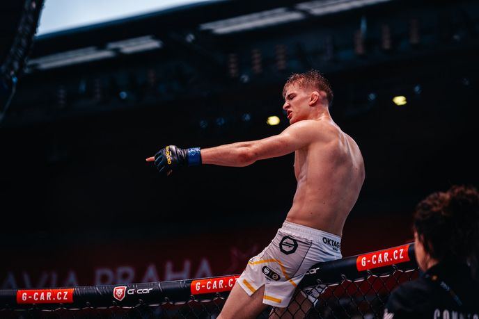 Český talent Jakub Batfalský si užívá vítěznou radost Český talent Jakub Batfalský si užívá vítěznou radost