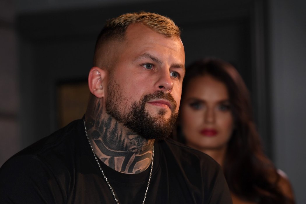 Někdejší vicemistr republiky v muay thai a rapper Otakar &#34;Marpo&#34; Petřina v trashtalku s Karlosem &#34;Terminátorem&#34; Vémolou v klubu Duplex před boxerským zápasem, jenž se má odehrát v příštím roce