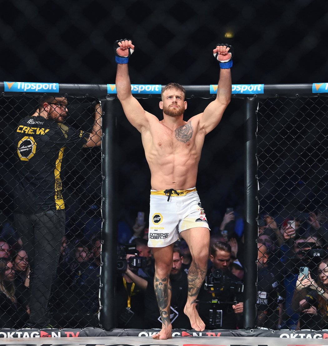 MMA bojovník Patrik Kincl je současným šampionem střední váhy Oktagonu