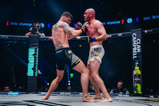 Škvor šokoval O2 arenu a vyzval šampiona Fleuryho: Nejdřív musím na operaci kolene Škvor šokoval O2 arenu a vyzval šampiona Fleuryho: Nejdřív musím na operaci kolene