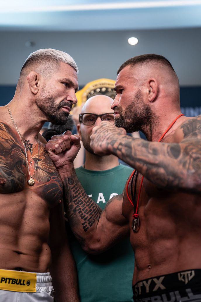 Attila Végh s Karlosem Vémolou během vážení Attila Végh s Karlosem Vémolou během vážení