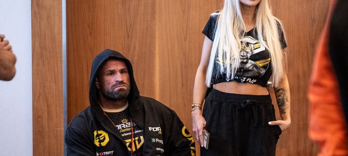 Karlos Vémola se svojí ženou Lelou