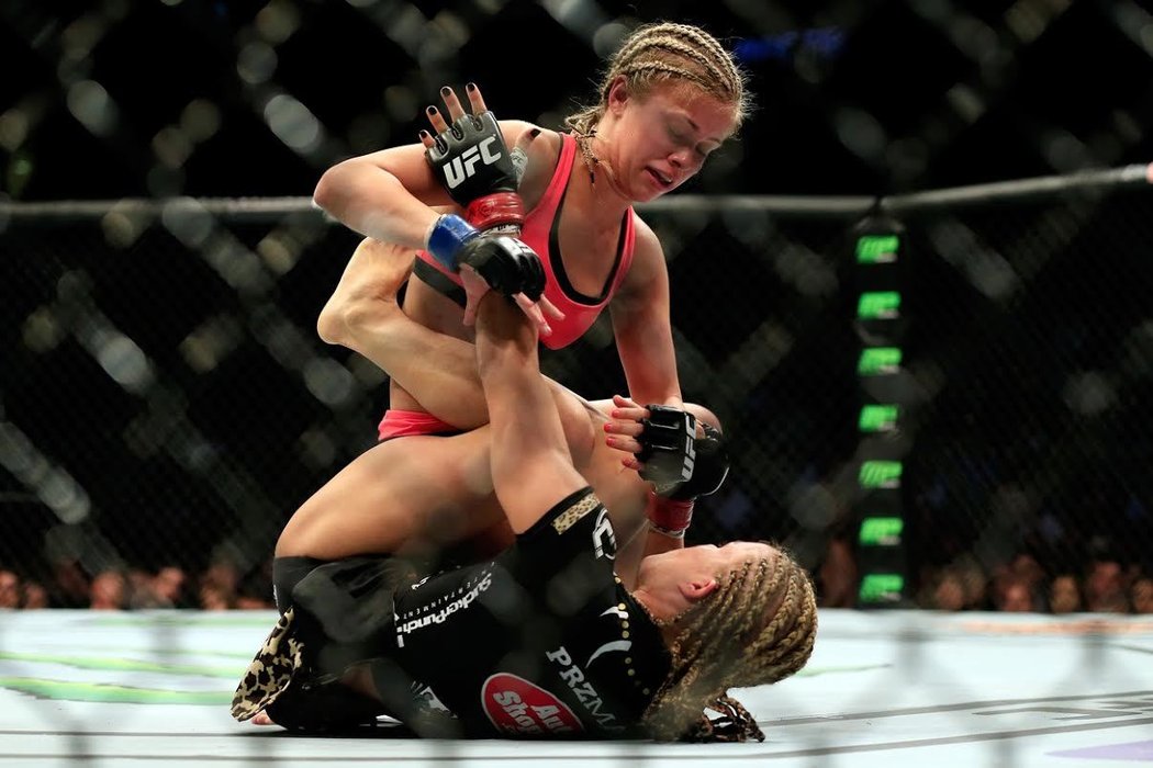 V ringu je Paige VanZant vůči soupeřkám nelítostná