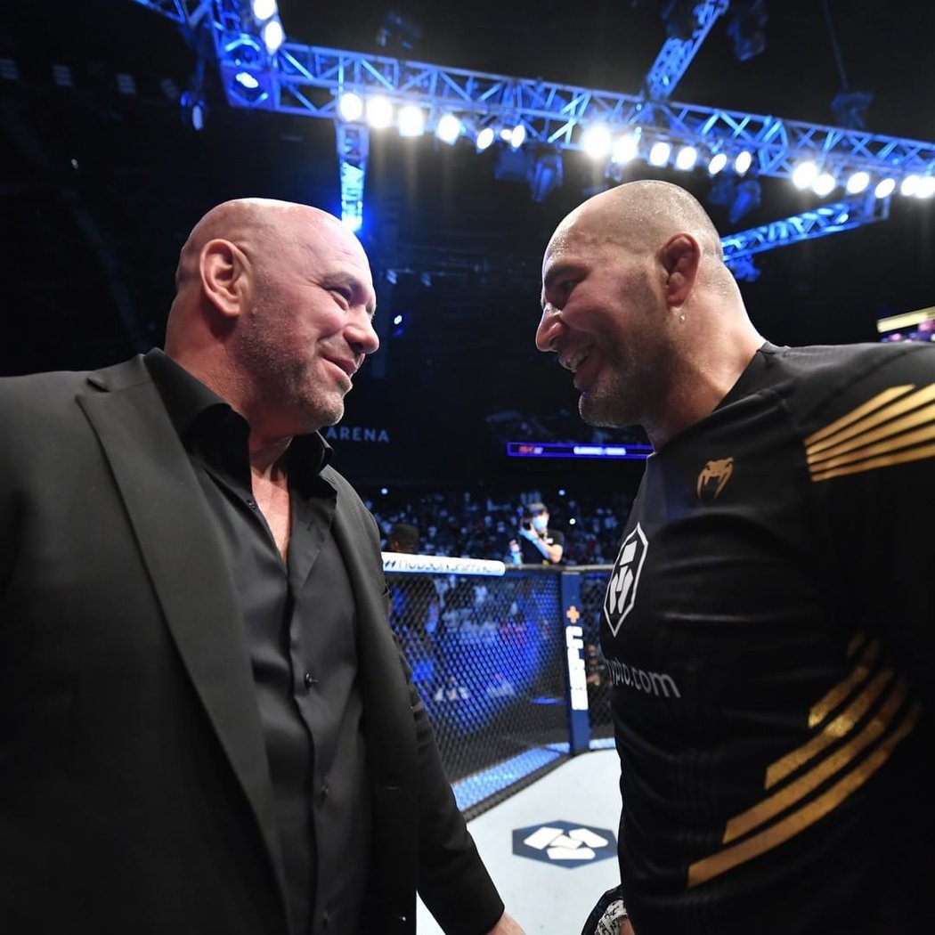 Nový šampion UFC Glover Teixeira v debatě s Danou Whitem