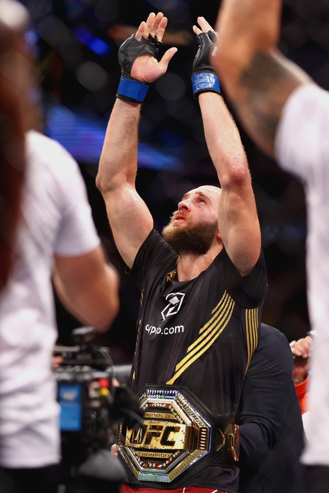 Seznamte se, první český šampion UFC Jiří Procházka