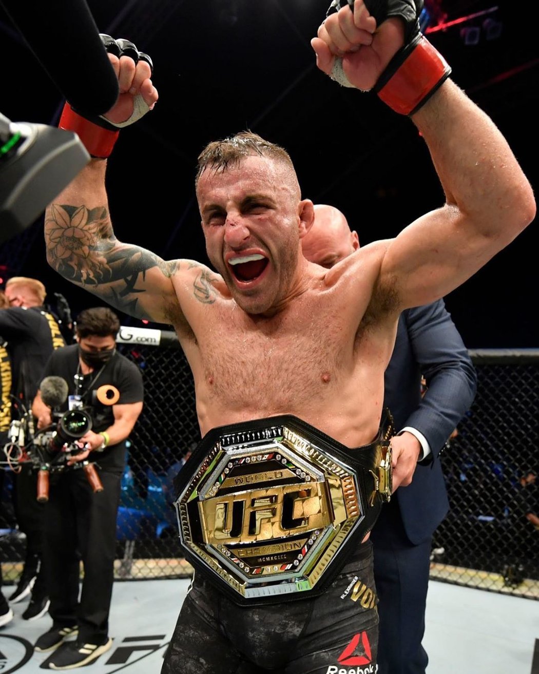 Alexander Volkanovski po těžkém boji a začátku července