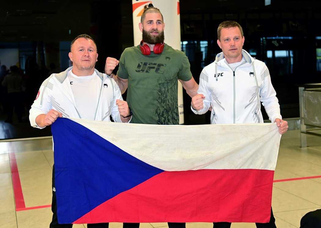 UFC zápasník Jiří Procházka s trenéry Martinem Karaivanovem a Jaroslavem Hovězákem