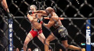 UFC 261: Brutální knockouty v bitvách o titul, Usman sestřelil Masvidala
