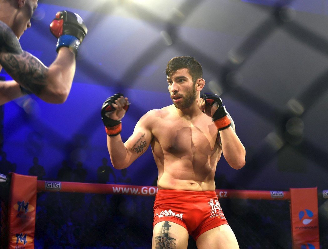 Carlo Pedersoli má v MMA skóre 11-2, teď se představí i v Praze