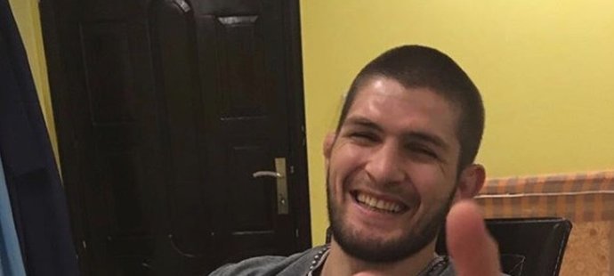 Vysmátý Chabib Nurmagomedov po výhře nad Conorem McGregorem