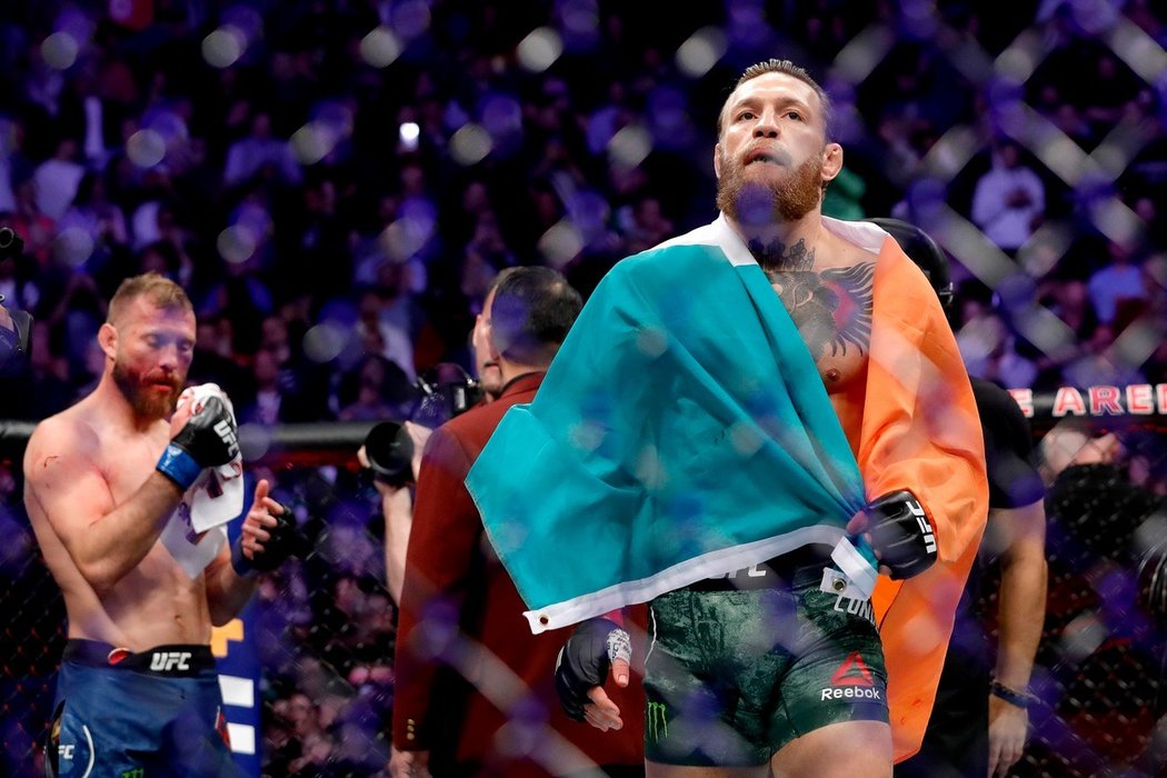 Irský bojovník Conor McGregor zničil Donalda Cerroneho za 40 vteřin