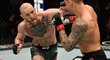 Conor McGregor v zápase s Poirierem Conor McGregor v zápase s Poirierem
