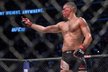 Nate Diaz ukázal během vyhecovaného duelu vztyčený prostředníček