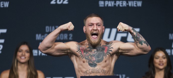 Conor McGregor na vážení před zápasem s Natem Diazem