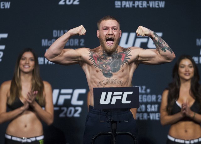 Conor McGregor na vážení před zápasem s Natem Diazem