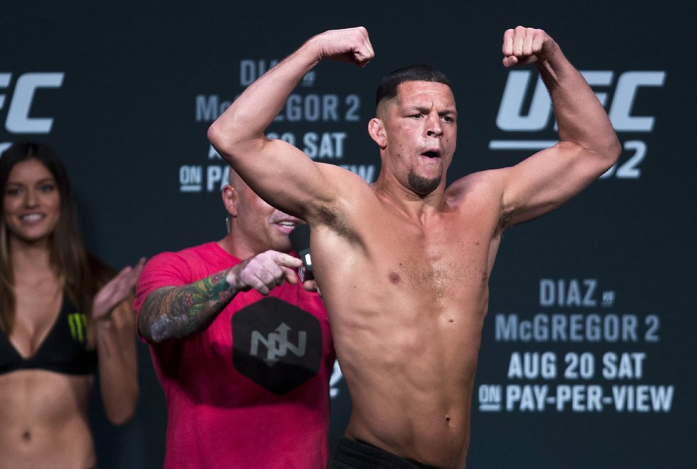 Nate Diaz na vážení před zápasem s Conorem McGregorem