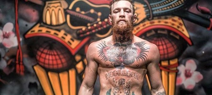 Conor McGregor se chystá vybojovat titul šampiona lehké váhy zpět.