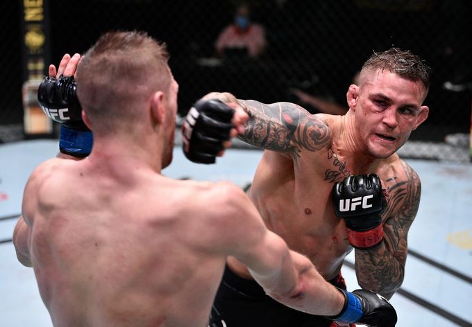 UFC: Perry zvítězil i bez trenérů. Hlavní zápas nabídl neuvěřitelnou bitvu UFC: Perry zvítězil i bez trenérů. Hlavní zápas nabídl neuvěřitelnou bitvu