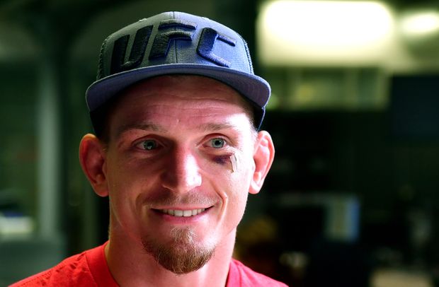 David Dvořák s modřinou pod okem po návratu z vítězného zápasu v UFC David Dvořák s modřinou pod okem po návratu z vítězného zápasu v UFC