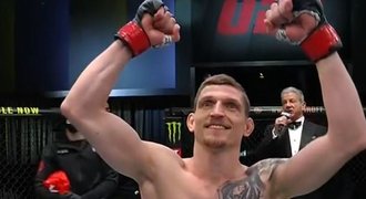 SESTŘIH: Dvořák má třetí výhru v UFC! Soupeře uškrtil v prvním kole