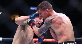 Dvořák v UFC potřetí za sebou prohrál. Na body padl v bitvě s Australanem