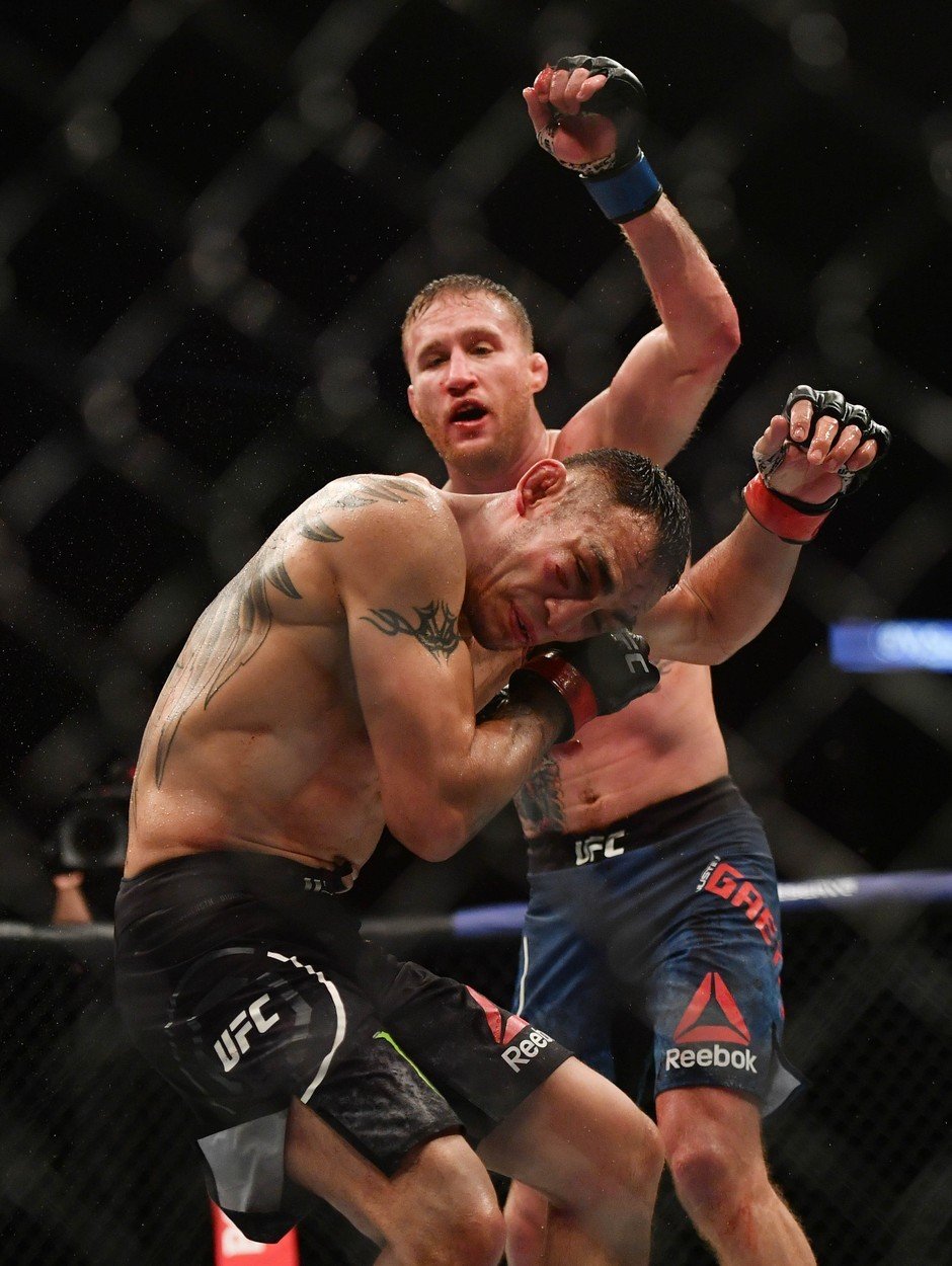 V hlavním zápase UFC 249 Justin Gaethje porazil Tony Fergusona díky technickému KO v posledním pátém kole.