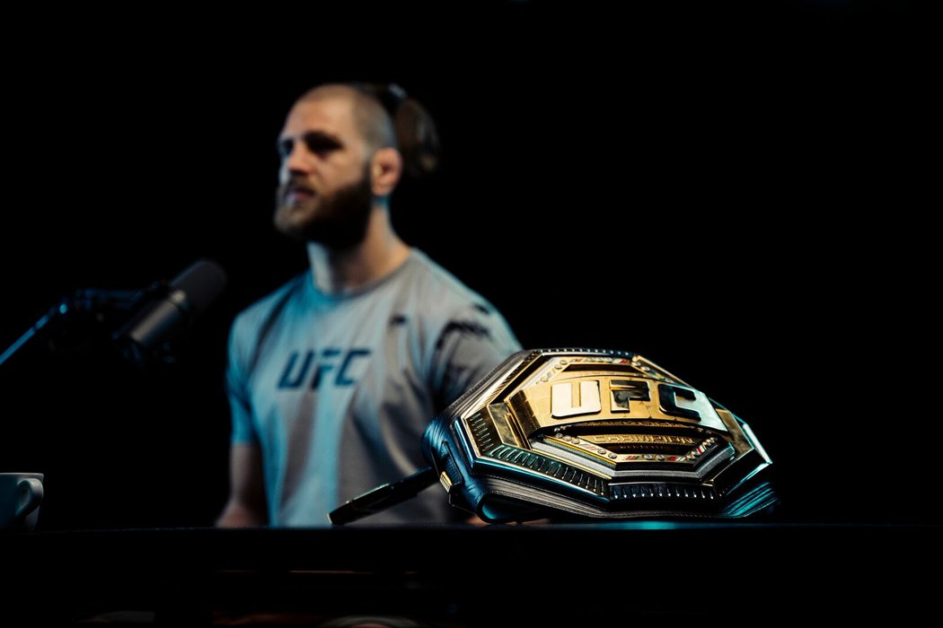 Český MMA zápasník a čerstvý šampion UFC Jiří Procházka si nyní musí zvolit další cestu