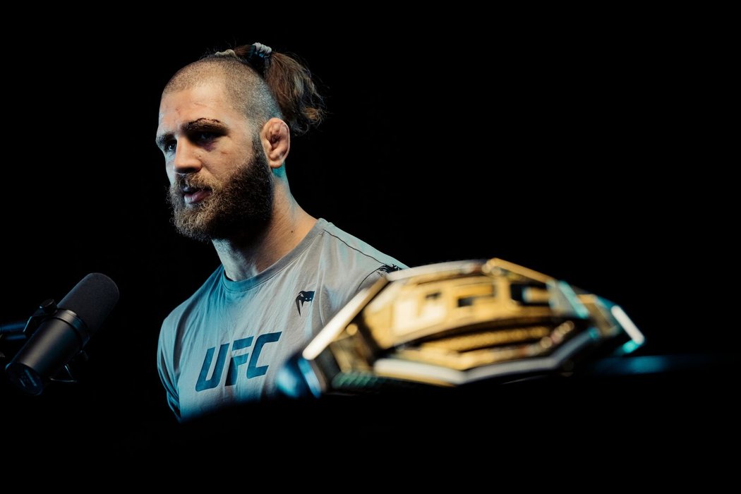 Redaktor iSport.cz Ondřej Němec si v pořadu Fight Cast One popovídal s Jiřím Procházkou o titulovém zápase v UFC