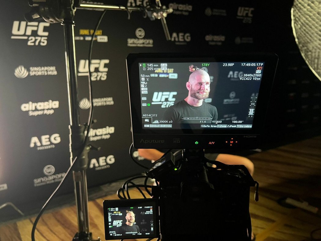 Český titulový vyzyvatel v UFC Jiří Procházka má před turnajem UFC 275 mediální povinnosti